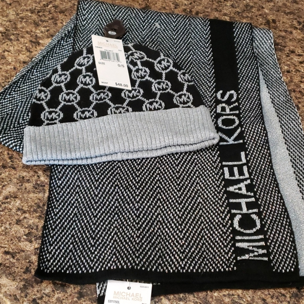 Michael Kors Black Silver Sparkle Hat Scarf Womens